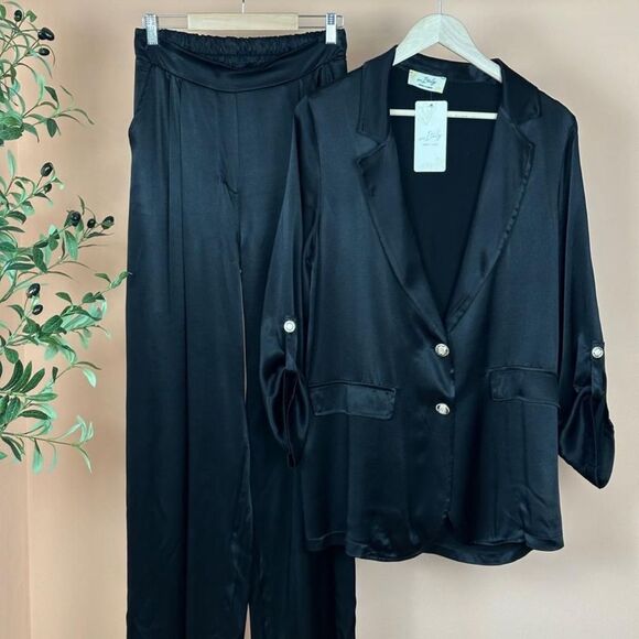 Italian Satin Blazer and Pants Set - Picture 3 of 16